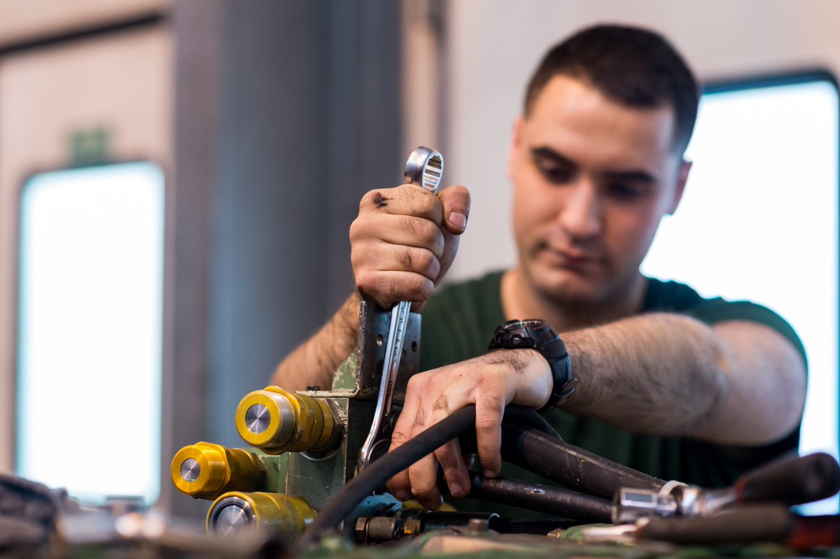 MCO_Terre's tweet photo. #SaintValentin 🌹
Veux-tu être ma mécanicienne / mon mécanicien ? 
#MissionMaintenance ⚙️
#MaintenanceTerrestre 🇫🇷 https://t.co/ehonKsZFqY