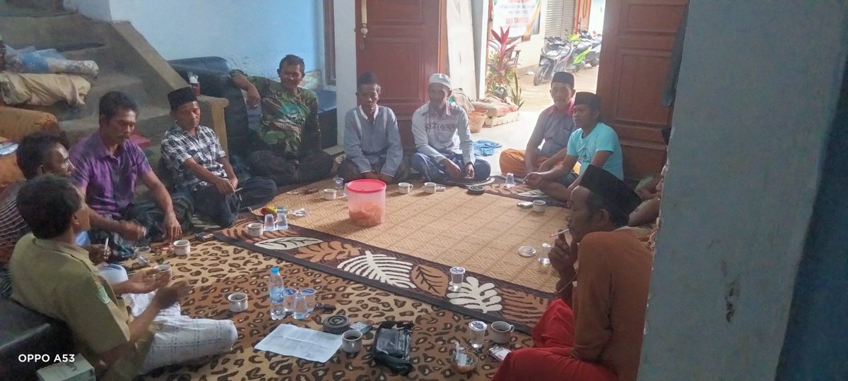 FikiEfendi20's tweet photo. Selasa (14/02/2023), Fiki Efendi, Luhkan Kab Pamekasan,Pertemuan calon kelompok nelayan (KUB) di desa tamberu kec batumarmar,#LuhLapor @bppp_banyuwangi @puslatluhkp #tangkap #GiatLuhkanSatminkalBwi #Pmekasan https://t.co/BiNhToWPjC