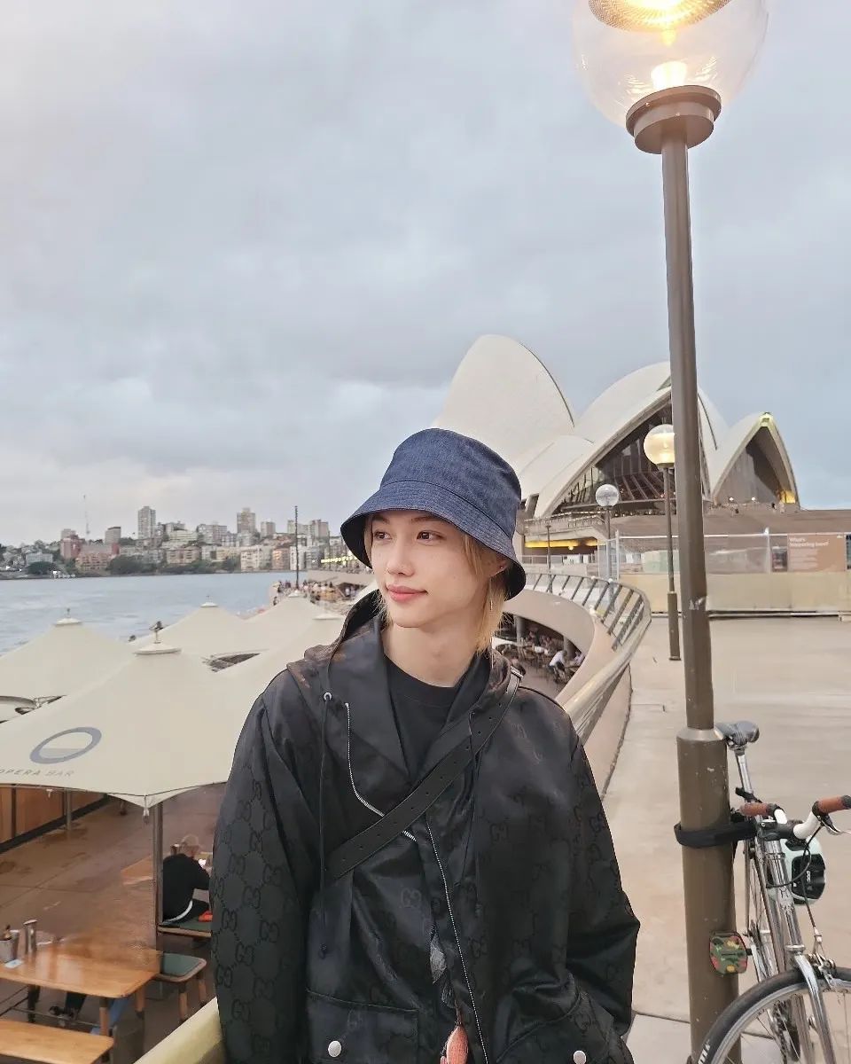 BBOKARILOOKS's tweet photo. FELIX INSTAGRAM UPDATE!!!!! https://t.co/VksDsWOUo0