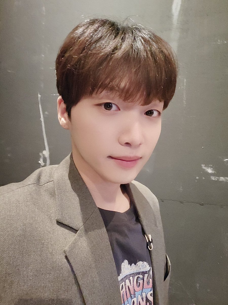 jeongsewoon_twt's tweet photo. [#정세운]
tvN STORY #어쩌다어른 완료 🙌

몰입감 넘치는 주제와
깨알같은 세운이의 리액션 덕에
순식간에 지나간 시간 🫢
행운이들 모두 좋은 밤 보내기! 🍀💜💛

#JEONGSEWOON https://t.co/xBsD9e42XR
