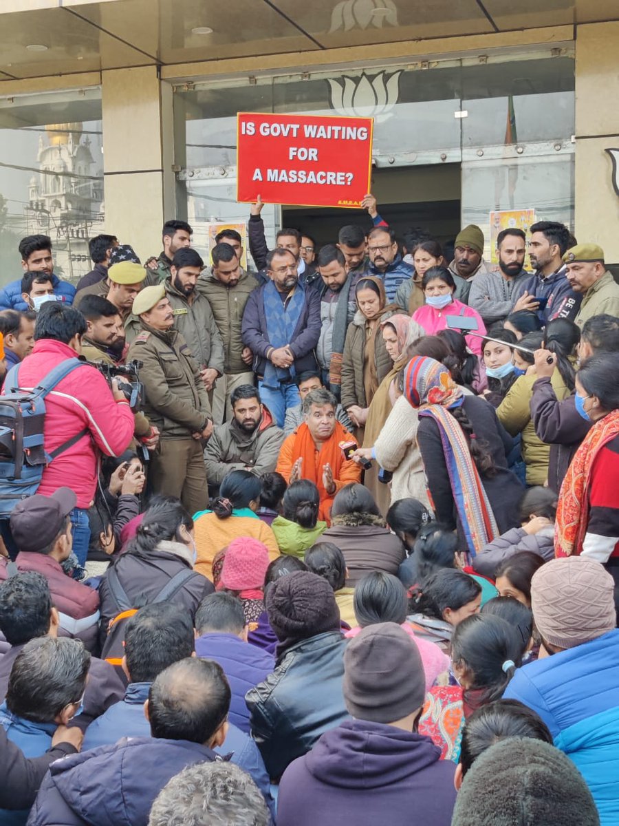 rowdybabyyy's tweet image. The excruciating story of Kashmiri Pandit PM Package Employees.

My story of Rehabilitation is the story of betrayal. 

My story of betrayal is a festering wound, and I don’t know how to make peace with it. 

Save our lives atleast! 

#KashmiriPandit 
#PMPackageEmployees