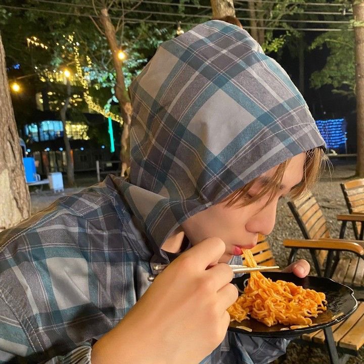 baecobtonin's tweet photo. valentine’s day with cobi 💌 https://t.co/KKGKs1kYEt