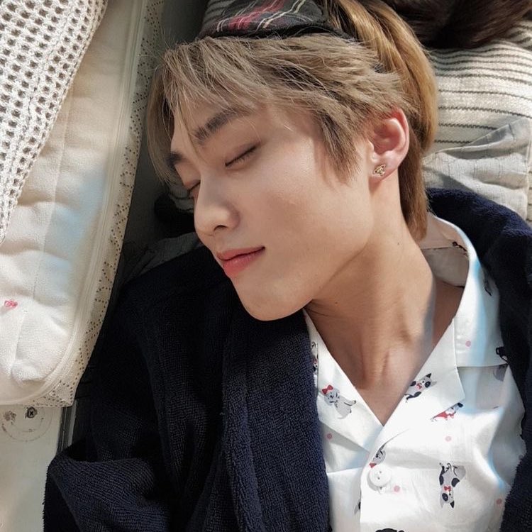baecobtonin's tweet photo. valentine’s day with cobi 💌 https://t.co/KKGKs1kYEt