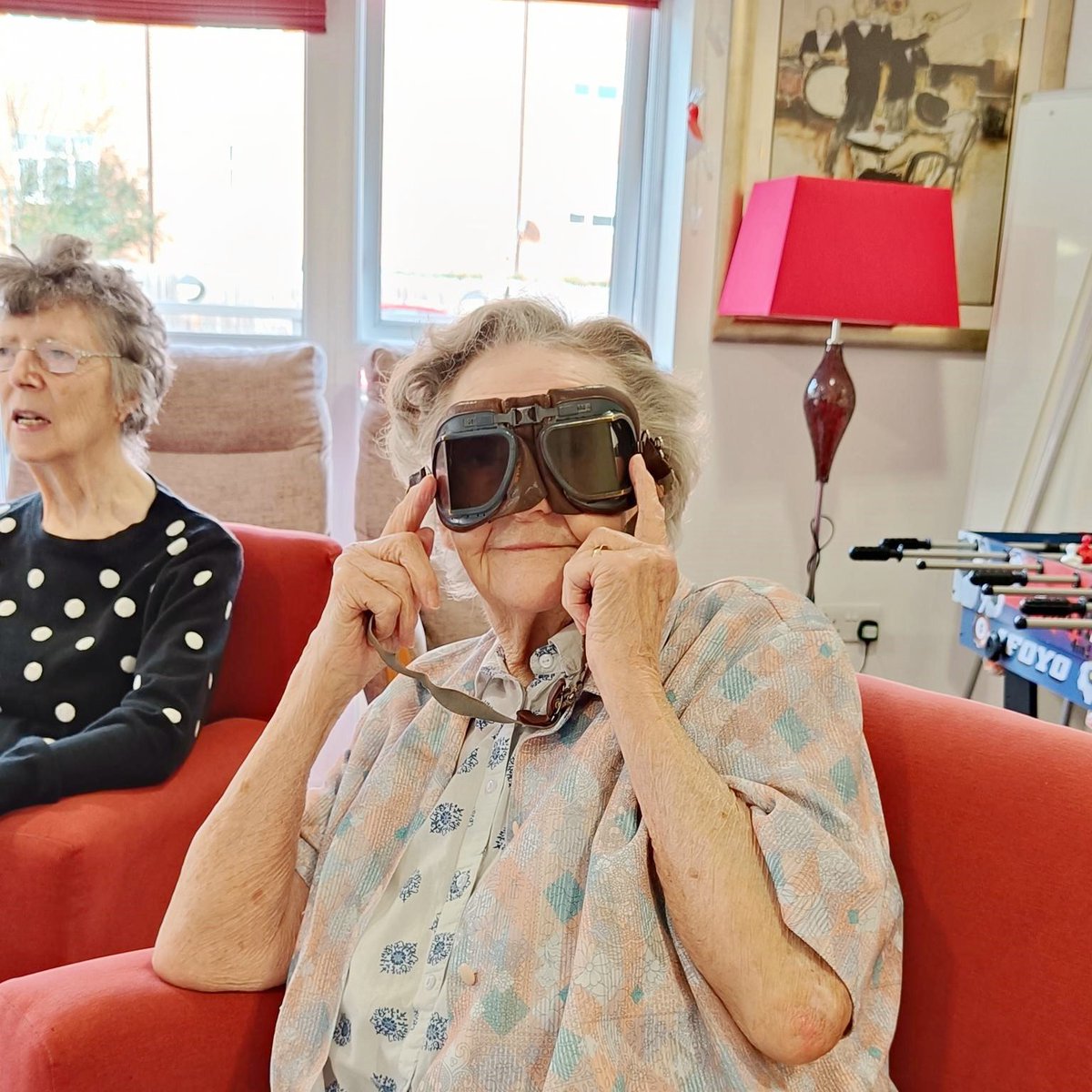 futurecaregroup's tweet image. Acacia #CareCentre residents spent their morning in an #objecthandling #session with Paulette from the #Museum of Croydon. Paulette brought a range of #WWII and Victoria era related #objects. It was great to see our residents engaging in #reminiscence and amazing #storytelling !