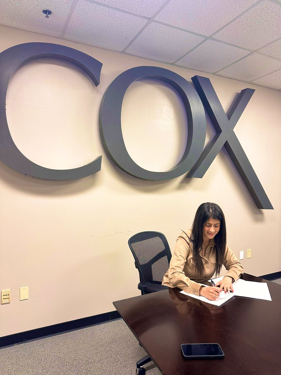 Ruththetruthhh's tweet photo. It’s official! The Moment of Truth is the new weekend program for Cox Media group on 102.5 The Bone! So excited for this new venture! Thank you WTMP for giving MOT a start on the radio waves but it’s on the bigger and better!!! Catch me live every Sunday from 11-noon! 2/19 https://t.co/ZhA6nqB6Xn
