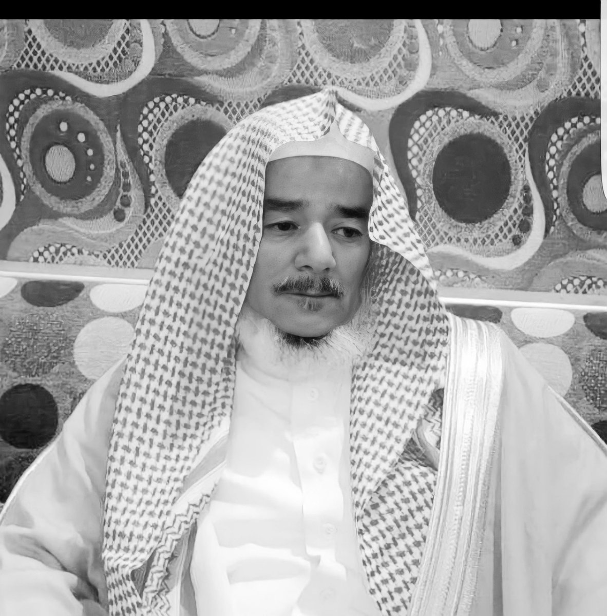 r92rl's tweet photo. إنَّ الكِرامَ و إنْ ضَاقتْ مَعِيشتُهمْ 
دَامَتْ فَضِيلتُهُم والأصْلُ غلَّابُ 

للهِ دَرُّ أُناسٍ أينَما ذُكِرُوا 
تَطيبُ سِيرَتُهُمْ حتَّى وإنْ غابُوا https://t.co/Yb31B7NeHS