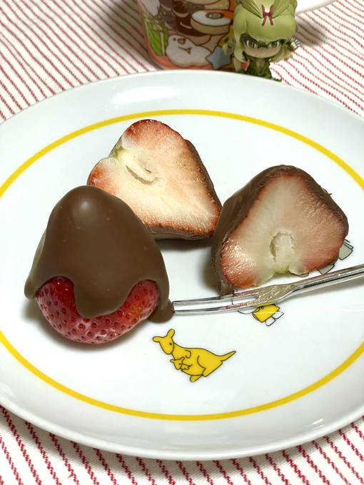 おそくなりましたが、いちごのちょこをつくりました!ハッピーばれんたいんです! 