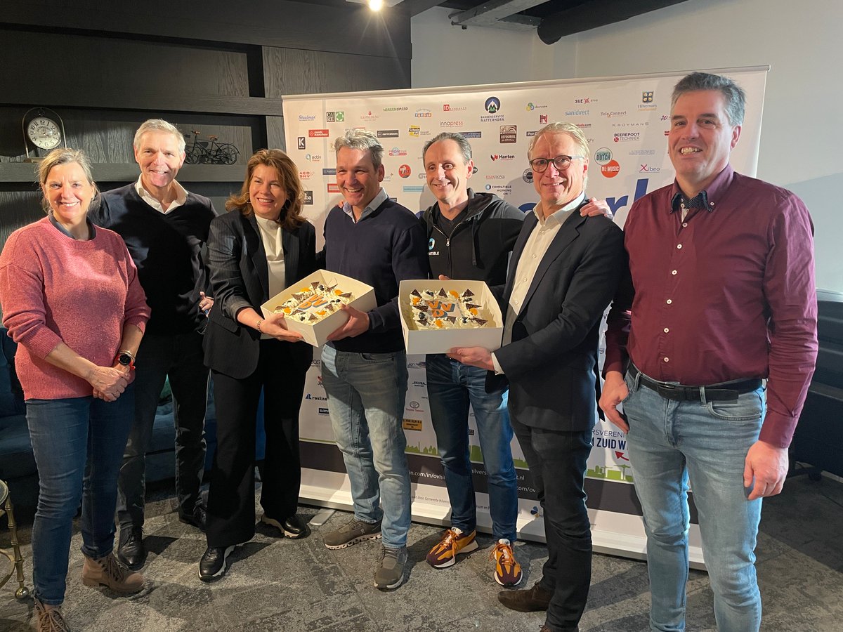 Vanmorgen hebben <a href="/miriamvm/">Miriam Valladares</a> en <a href="/joostvangilse/">Joost van Gilse</a> van de <a href="/vvdnh/">VVD Noord-Holland</a> Statenfractie twee taarten langsgebracht bij Ondernemersvereniging Hilversum Zuid-West als compliment voor hun niet aflatende inzet voor duurzaamheid, veiligheid en de economie van Hilversum en de Provincie Noord-Holland!