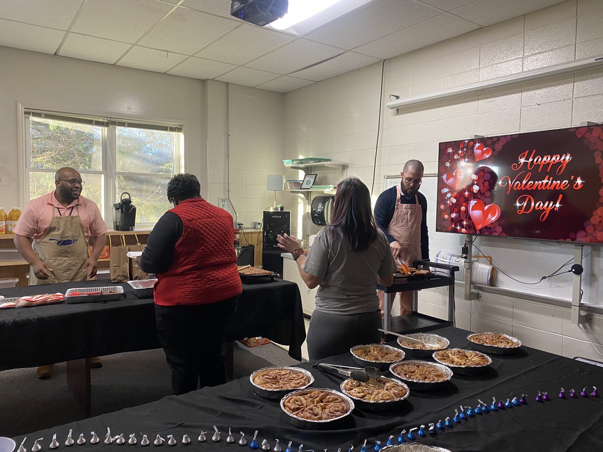 LongClassroom's tweet photo. Chef @mrchutz and Chef @MrWatson06 serving Valentine’s breakfast in the PLC room this morning! ❤️ https://t.co/fBRW0KQOyz