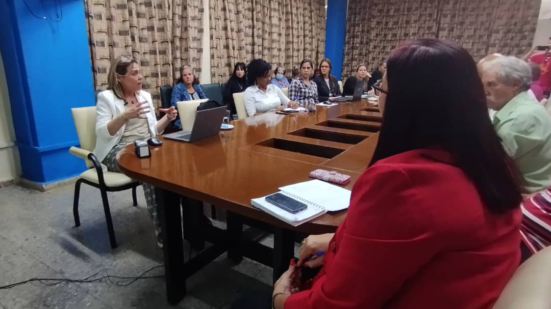 UNAH_Cuba's tweet photo. 🌱👩🏼‍🏫 Se realizó en la modalidad híbrida, un Taller de socialización de buenas prácticas y aprendizajes en la gestión de proyectos internacionales, a cargo de Marta Busquets Calopa, Directora Asociada, Relaciones Académicas Internacionales de ESADE, #España. 

Ver hilo 👇🏻 https://t.co/EzfvBVVeP8
