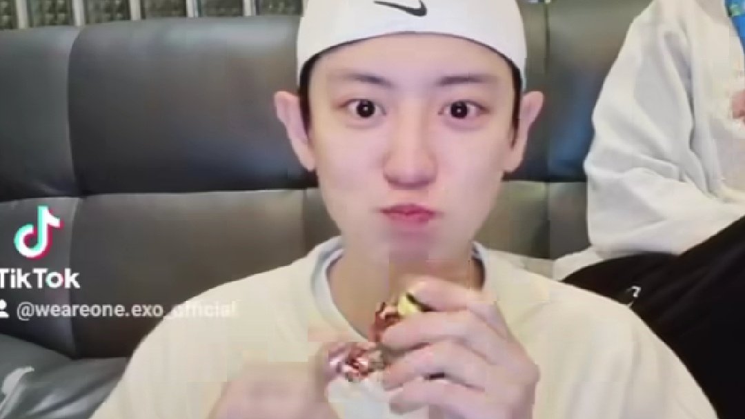 real_exol6161's tweet photo. فیلتر به یولی: من رو صورت نی نیا نمیشینم🥺

@weareoneEXO https://t.co/07KFFcQfR2