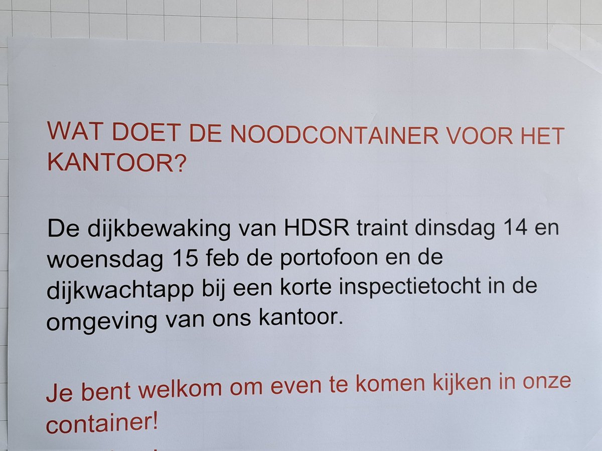 JeroenHaan1's tweet photo. De #dijkwachten van @HDSR_waterschap oefenen voor #dijkbewaking bij #hoogwater én bij #droogte. Vinden van #schades, gebruik van #dijkwachtersapp, communicatie met hoofd #dijkpost in de #noodcontainer, goed om even op te frissen. Dank voor ieders professionele, geoefende inzet. https://t.co/OkscLs8UwE