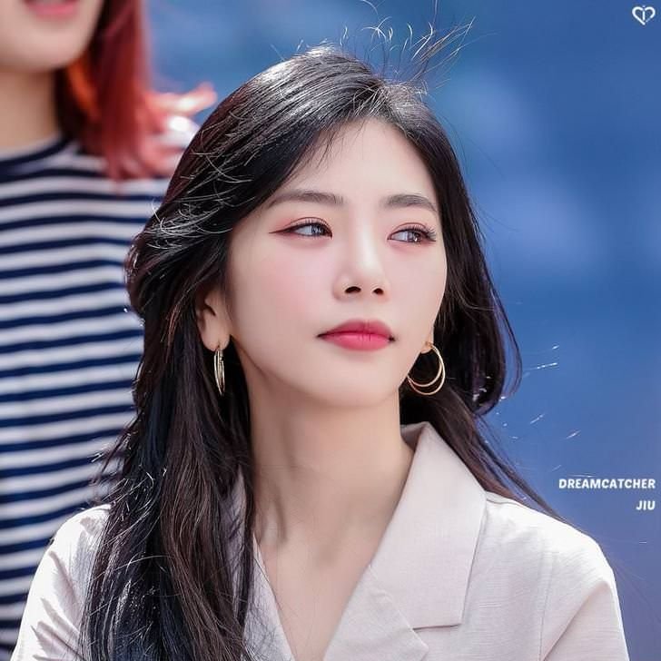 npomvtt's tweet photo. Ninguém me prova que a JiU do Dreamcatcher não é uma divindade visitando a terra, olha essa mulher meus amigos https://t.co/0LNqFCwB0Y