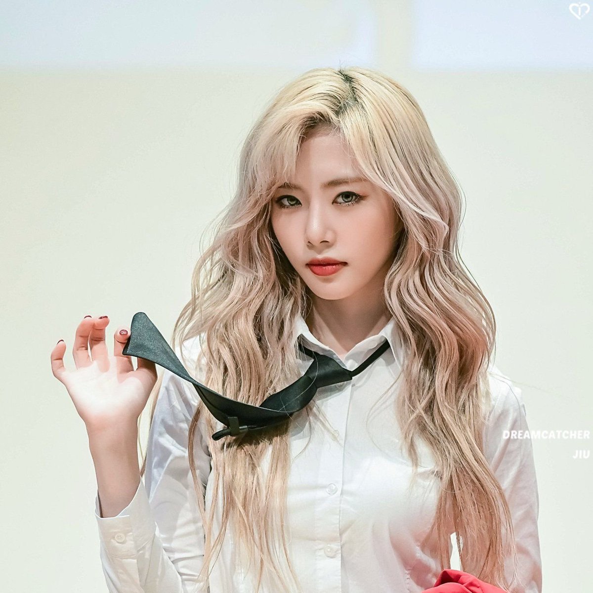 npomvtt's tweet photo. Ninguém me prova que a JiU do Dreamcatcher não é uma divindade visitando a terra, olha essa mulher meus amigos https://t.co/0LNqFCwB0Y