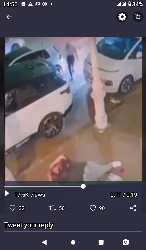 netizen357's tweet photo. Check the hair and the hips of the shooter... Male or Female?
@SAPoliceService #RIPKiernan #MurderWasTheCase #RIPAKA https://t.co/HZtHHBdNN2