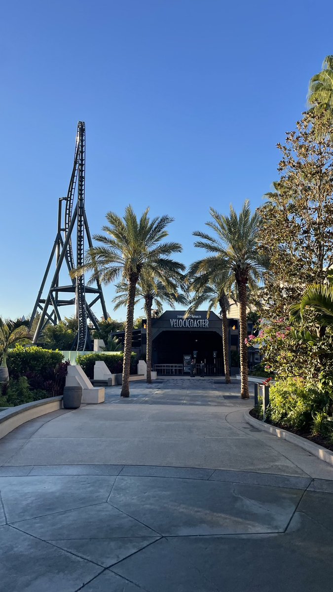 OrlandoMike1995's tweet image. Love calling this place my work home!! @UniversalORL @G_Prodigy @shelby_neat #uotm #uotmlife #uoteammember #velocicoaster