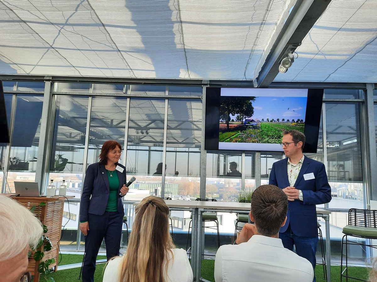 JokedeGeus's tweet photo. @NGAC @GAC Presentatie van het #biodiversiteit monitorings programma van de BO Akkerbouw. Verdienmodel voor de akkerbouwer is cruciaal. https://t.co/Ye4a81qo4I