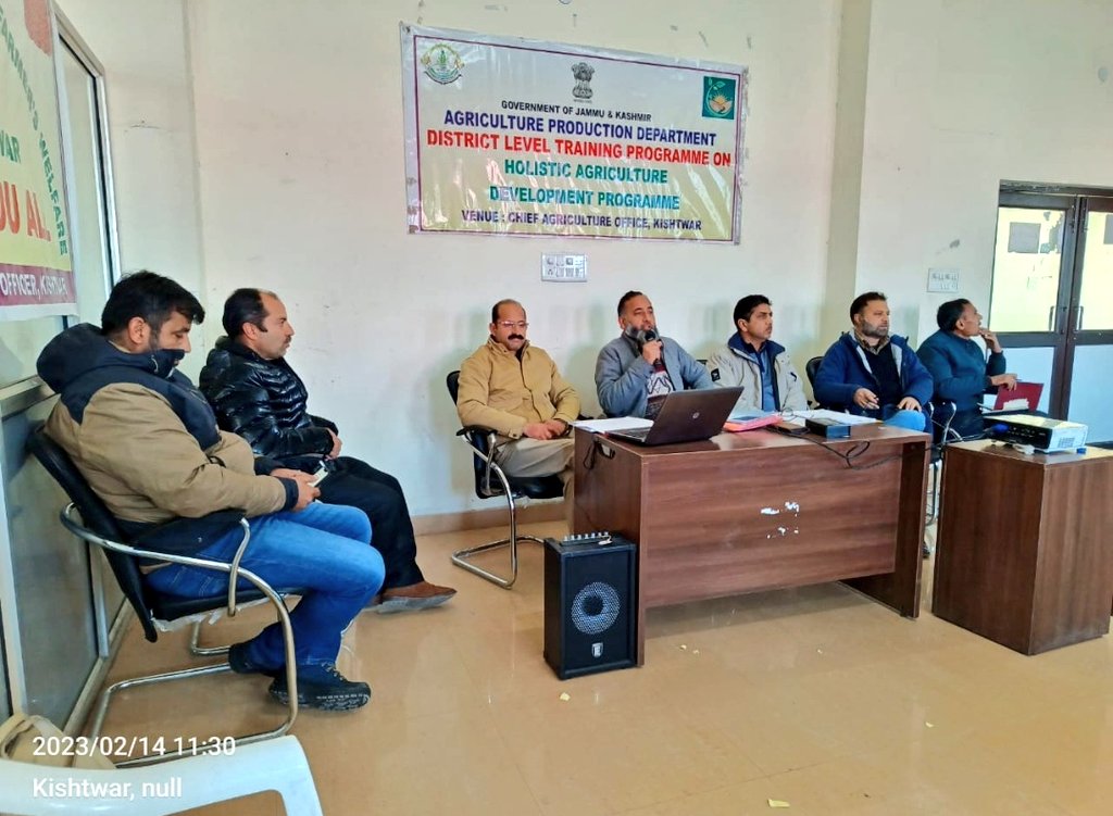 DICKishtwar's tweet photo. District level training program under Holistic Agriculture Development Plan conducted on Promotion of #beekeeping &amp; Promotion of #Oilseeds at CAO Office Kishtwar

@OfficeOfLGJandK 
@Divcomjammu 
@diprjk 
@dckishtwar 
@Devansh_IAS https://t.co/xtMn1qY8BJ