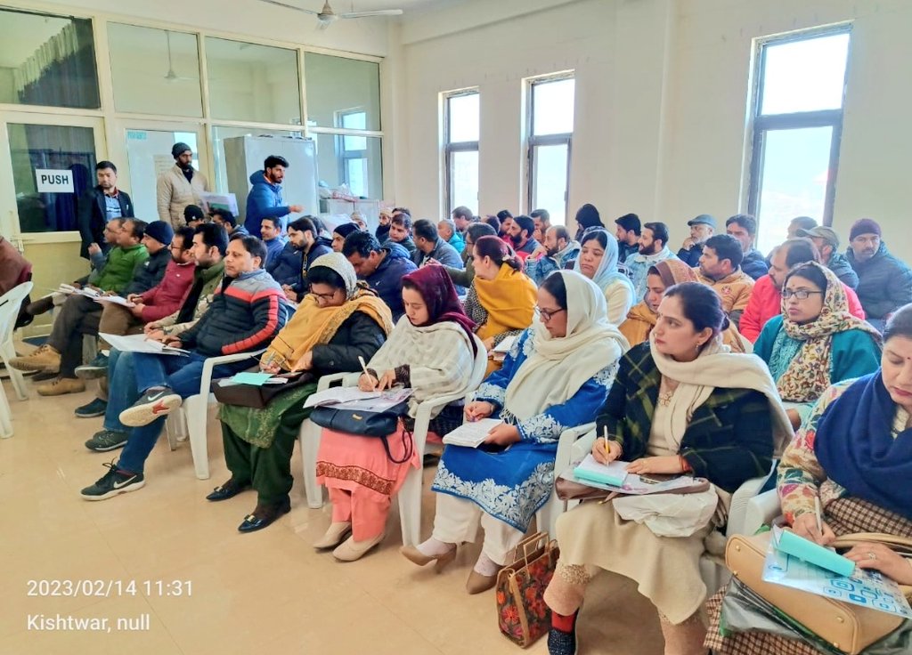 DICKishtwar's tweet photo. District level training program under Holistic Agriculture Development Plan conducted on Promotion of #beekeeping &amp; Promotion of #Oilseeds at CAO Office Kishtwar

@OfficeOfLGJandK 
@Divcomjammu 
@diprjk 
@dckishtwar 
@Devansh_IAS https://t.co/xtMn1qY8BJ