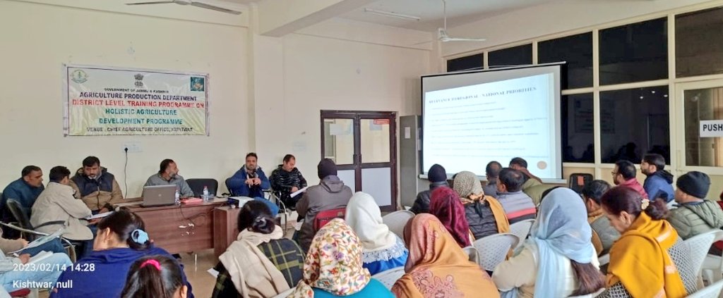 DICKishtwar's tweet photo. District level training program under Holistic Agriculture Development Plan conducted on Promotion of #beekeeping &amp; Promotion of #Oilseeds at CAO Office Kishtwar

@OfficeOfLGJandK 
@Divcomjammu 
@diprjk 
@dckishtwar 
@Devansh_IAS https://t.co/xtMn1qY8BJ