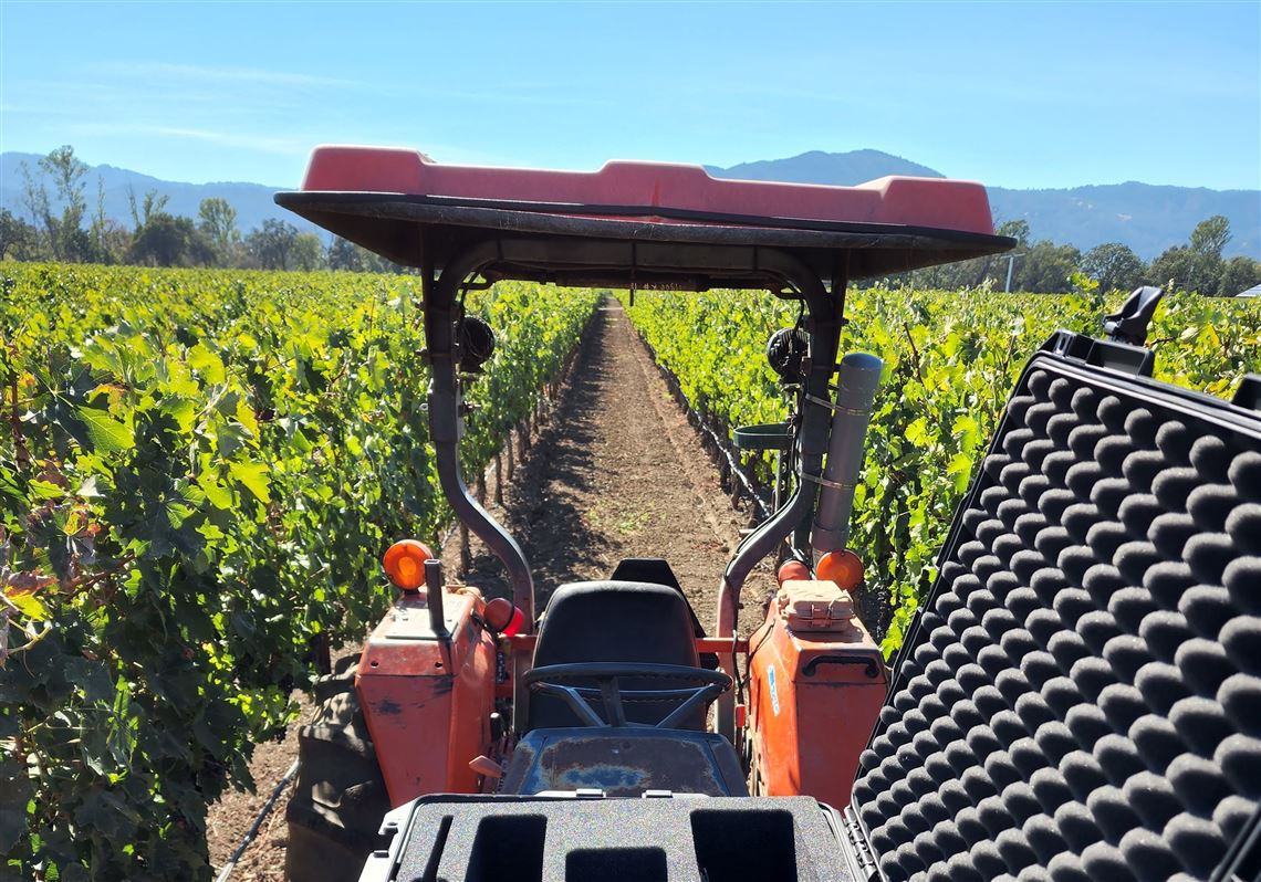 JuanLaceyFCB's tweet image. Bloomfield Robotics is aiding farmers with AI.

#BloomfieldRobotics #AI #FarmsCloseBy #DefineLocal #hyperlocal #local #franchise #franchiseopportunity #EndAlz #invest #investment #investor #VC #hydrogen 
ow.ly/uZOY50MCLsc