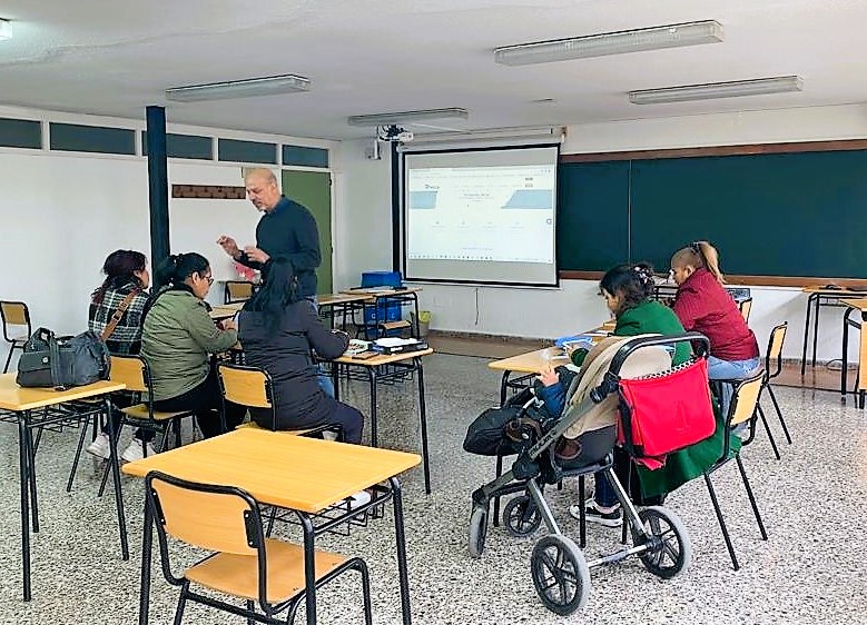gzaracho_ecca's tweet photo. ✅18 mujeres
✅de 8 nacionalidades diferentes
✅de 3 continentes 🌎 distintos
residentes en la ciudad de Alicante
Con el objetivo de #CrearAlternativas de formación y empleabilidad.
Gracias @crequena_m y @alicanteayto por permitirnos ser respuesta.
#EccaVaContigo https://t.co/ktruFfoSda