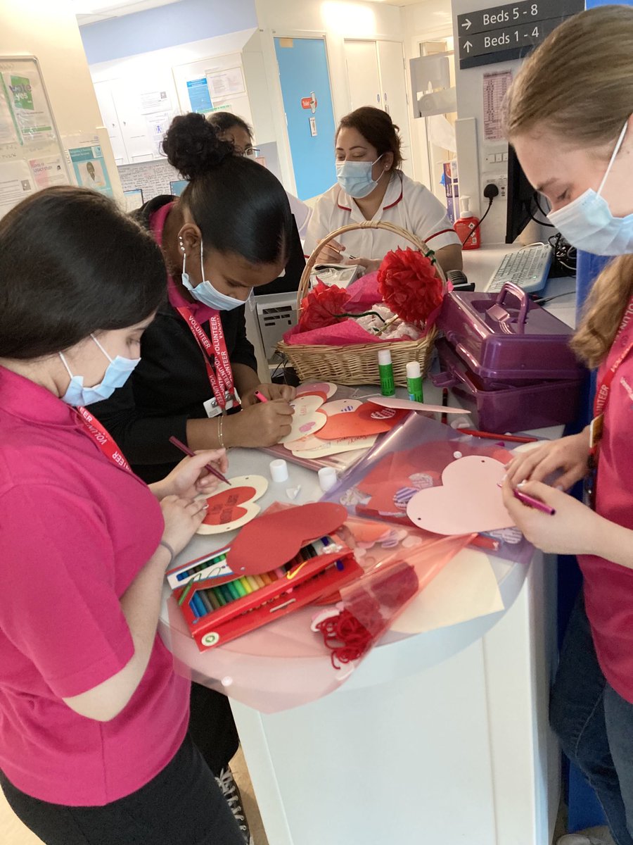RidulmeM's tweet photo. Happy Valentine’s Day everyone!!! ⁦@ExoticRamblings⁩ and ⁦@uclh⁩ Volunteers Services spreading love and joy to patients and staff- thank you! Make sure you give a loved one a hug this week❤️ ⁦@vsweeney431⁩ ⁦@DympsM⁩ ⁦@loudutch⁩ ⁦@Janet_180783⁩ https://t.co/miENtB62Xc
