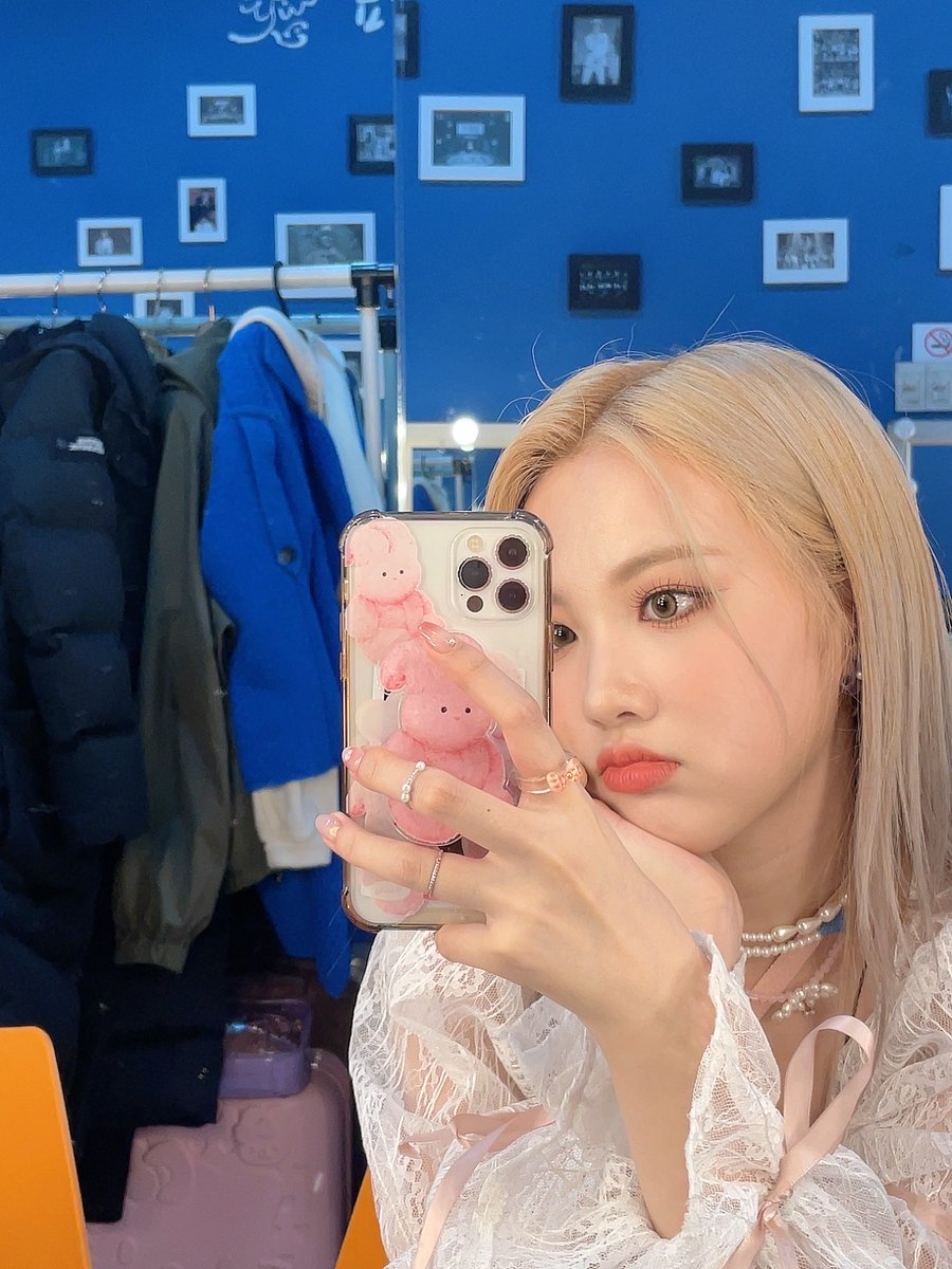gjj_bbl's tweet photo. [💭] 140223
- Today
- Thank you so much!! 💜
- I love you 💜
- So much 🥰
- [📸]
- This first!
- Is a gift
- I'll post another one later 🫶 https://t.co/IP4jvbWHUt