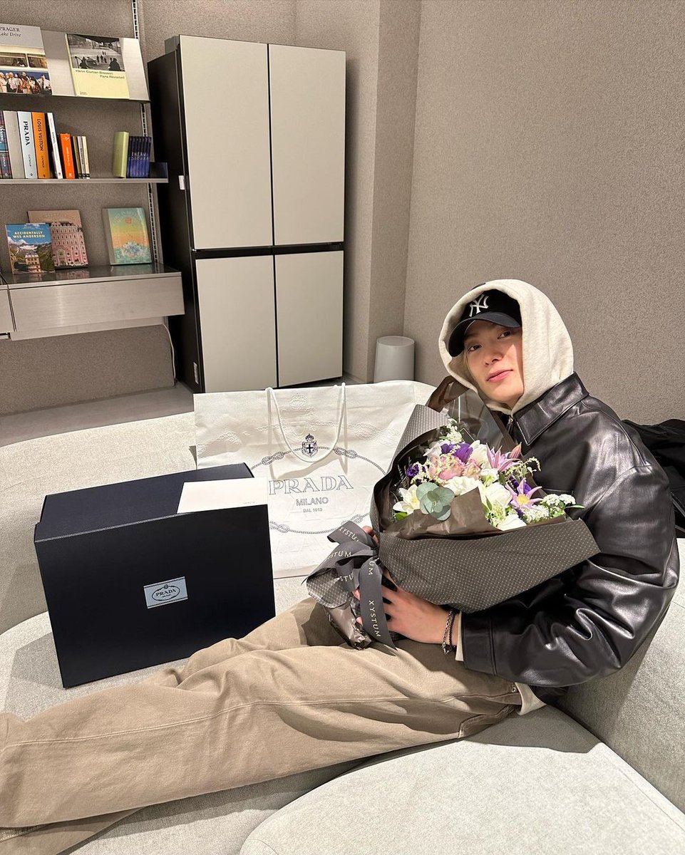 yunocrib's tweet photo. hes so cute! love how prada absolutely spoiling jaehyun with prada gifts on his birthday i hope he's having blast birthday now ☹️🖤 https://t.co/fhDE4CJOGz