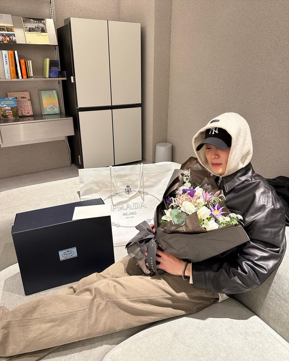 yunocrib's tweet photo. hes so cute! love how prada absolutely spoiling jaehyun with prada gifts on his birthday i hope he's having blast birthday now ☹️🖤 https://t.co/fhDE4CJOGz