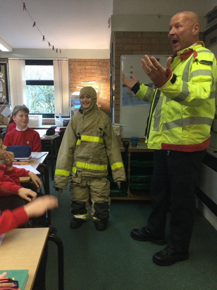 StrettonStMatts's tweet photo. Year 5 had a fantastic morning with the Cheshire Fire Service. We learnt all about the important work they do, how their fire engine works, what a fire fighter wears to stay safe and we even got the chance to use the hose of the fire engine. #ssm #ssmscience https://t.co/qSNP8VmkW2