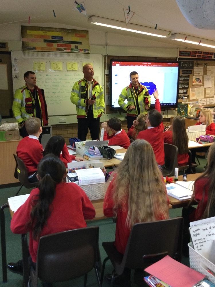 StrettonStMatts's tweet photo. Year 5 had a fantastic morning with the Cheshire Fire Service. We learnt all about the important work they do, how their fire engine works, what a fire fighter wears to stay safe and we even got the chance to use the hose of the fire engine. #ssm #ssmscience https://t.co/qSNP8VmkW2