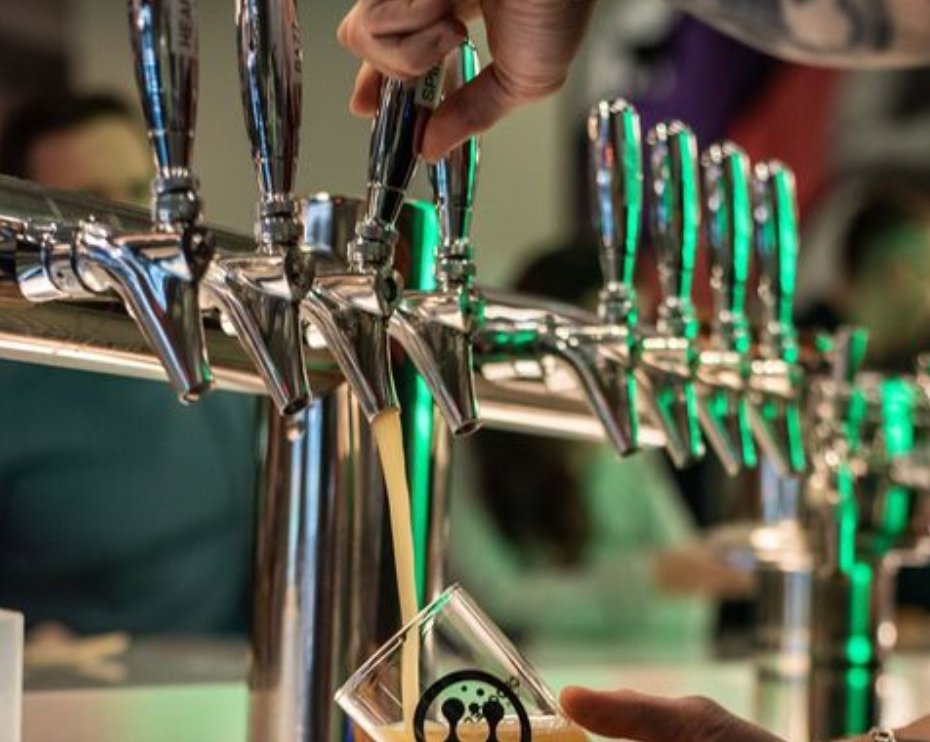 run_crooked's tweet photo. 🦅Alora pours all day at Union Market today! Come watch the big game on our big screen TV, we’ve also got $11 20 oz pours of all our cores. Pairs great with some pizza or wings from pizzaserata 👌🏼 Plenty of to-go options as well. https://t.co/0qAZ88KQFH
