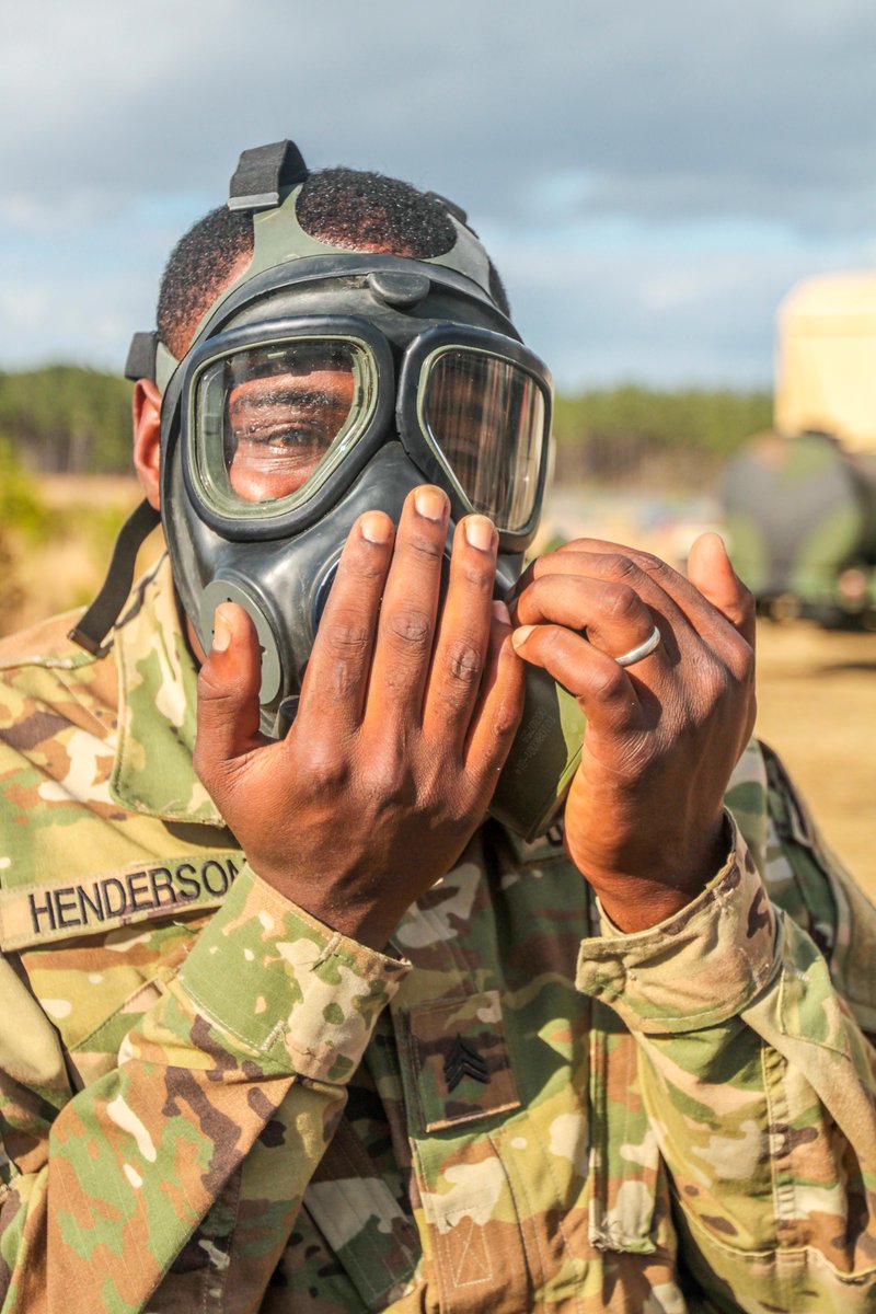 82ndABNDiv's tweet photo. If love is in the air, then the M50 gas mask got you covered! Just don't forget - you only got 8 seconds to clear 😎❤️👍 

#HappyValentinesDay #AATW https://t.co/AZb0bQ5hc3