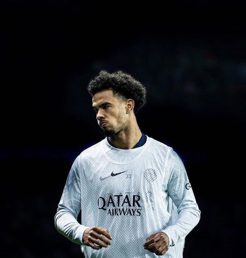 krzzz22's tweet photo. Warren Zaïre-Emery ( 16 ans ) aura ce soir plus de matchs en phase finale de Ligue des Champions que Dimitri Payet ( 35 ans ) https://t.co/X2vhCqNyA6