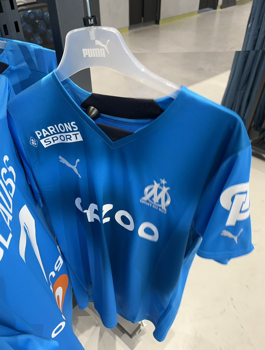 Mode55489648's tweet photo. En cette fête des amoureux de @OM_Officiel double cadeaux, un maillot third floqué @malinovskyi18 et la nouvelle veste de survêtement joueur 🎁 
Pour cela 💙 @Mode55489648 et RT 
Identifier 2 amis
TAS le 3/03/23 à 20h
#Concours #TeamOM
Bonne chance 🍀 https://t.co/C44WktN4jp