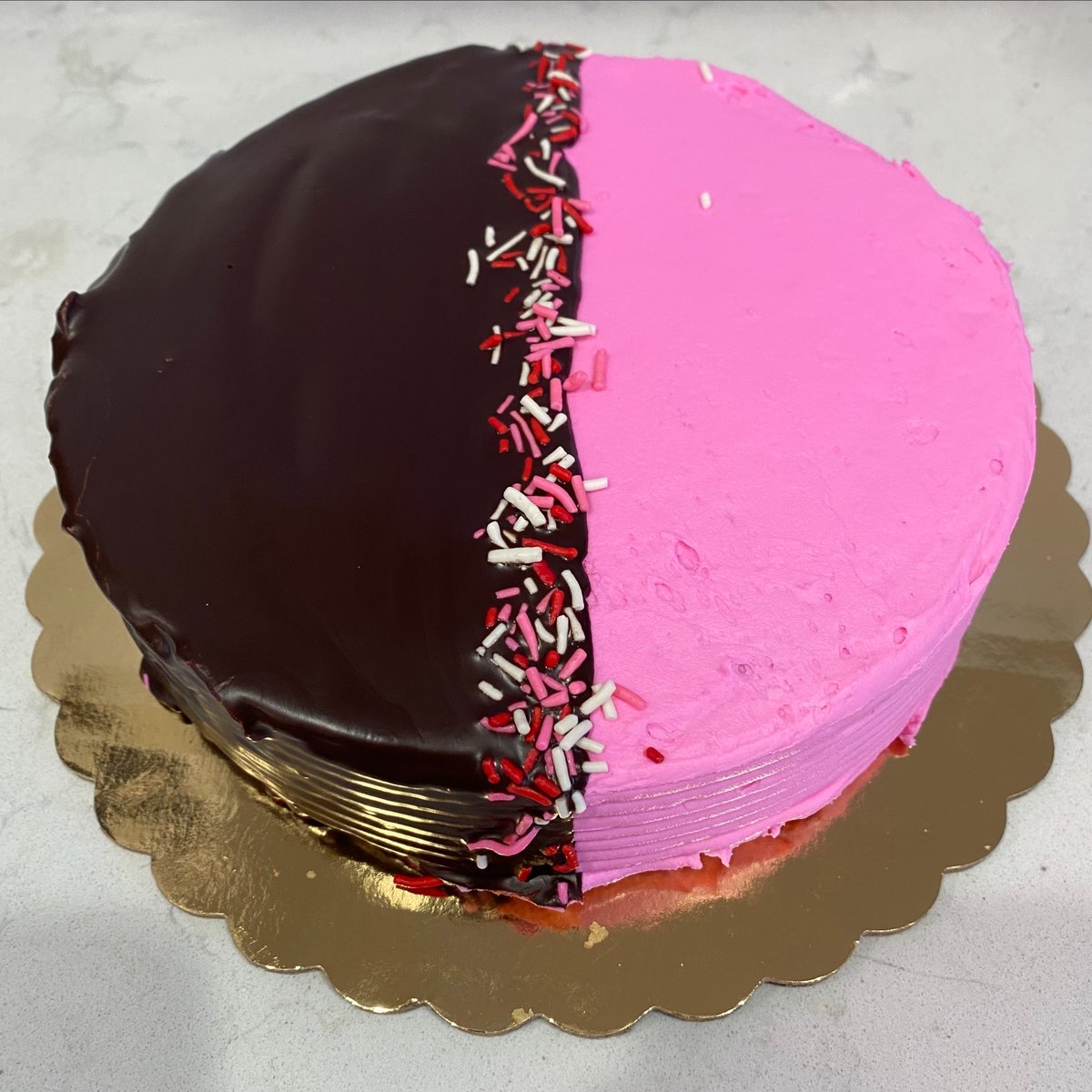 GlennWayneBake's tweet photo. ❤️ Share the love this #ValentinesDay. 🧁🍩🍰 #Valentines themed items are now available at Glenn Wayne Bakery! 💘 #HappyValentinesDay

#LongIsland #NassauCounty #SuffolkCounty #NewYork #NY #NYC #YesLI #FoodBlogger #Bakery #FoodLover #Donuts #Donut #Delicious #Cake https://t.co/T62dt4nLpr