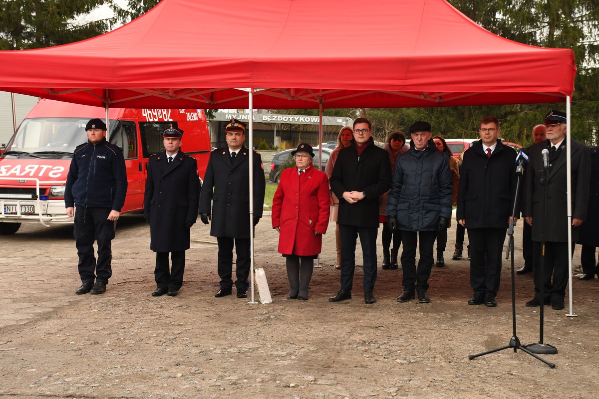 KWPSPOlsztyn's tweet photo. W Zalewie i Miłomłynie odbyły się uroczyste zbiórki z okazji przekazania pojazdów pożarniczym miejscowym jednostkom OSP. Czytaj dalej: https://t.co/FtRA2BDeXn https://t.co/cYTrwORIeX