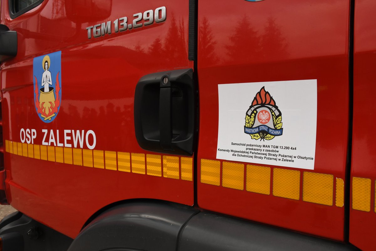 KWPSPOlsztyn's tweet photo. W Zalewie i Miłomłynie odbyły się uroczyste zbiórki z okazji przekazania pojazdów pożarniczym miejscowym jednostkom OSP. Czytaj dalej: https://t.co/FtRA2BDeXn https://t.co/cYTrwORIeX