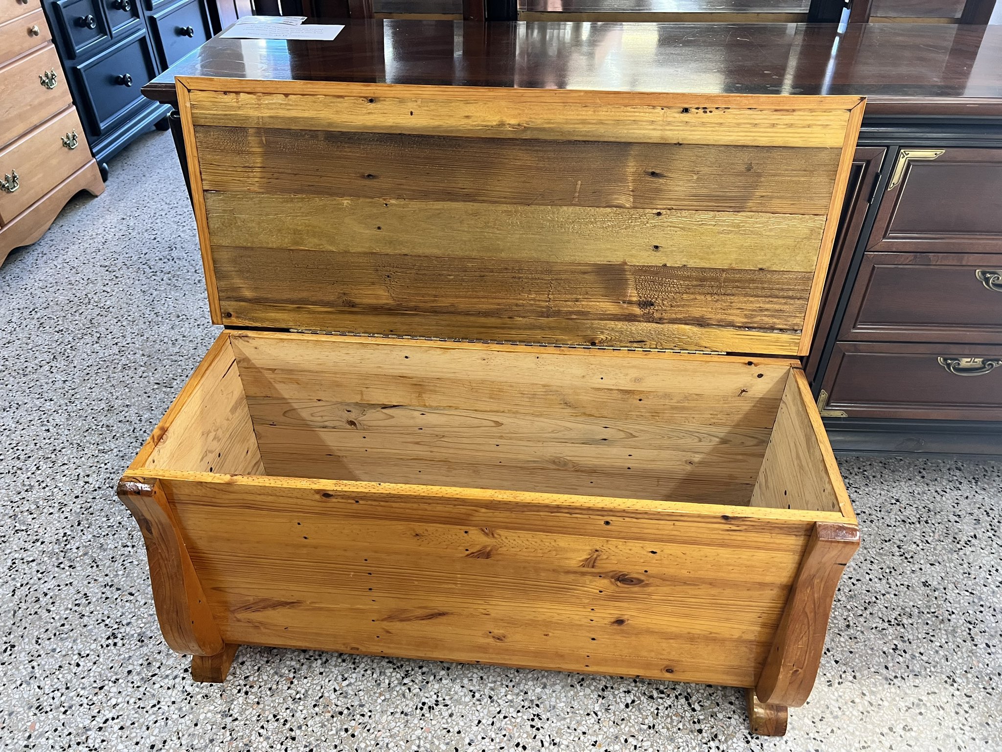 Design Furniture Consignment (DesignFrn) / Twitter