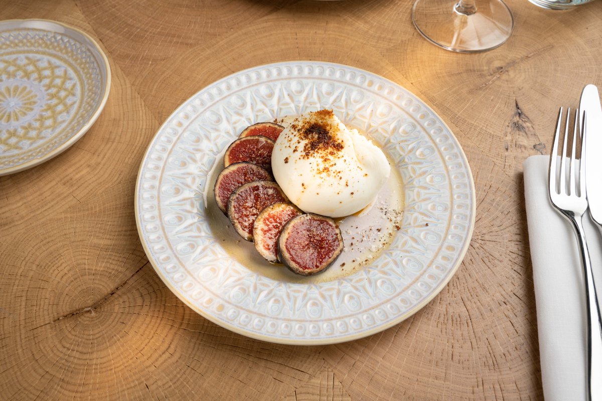 StarsSohoPlace's tweet photo. Feeling hungry? Enjoy mouthwatering burrata at stars restaurant and bar 🤤

Our restaurant is perfect for your #ValentinesDay date or a quick pre-theatre bite to eat 🍽️

Explore our menu and reserve a table:

https://t.co/JxCXASDBfM https://t.co/4kgwLfkN1A