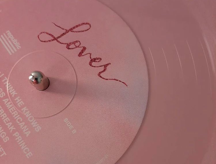 moodymirrorball's tweet photo. happy lover day !! https://t.co/Zl8Htbha7s