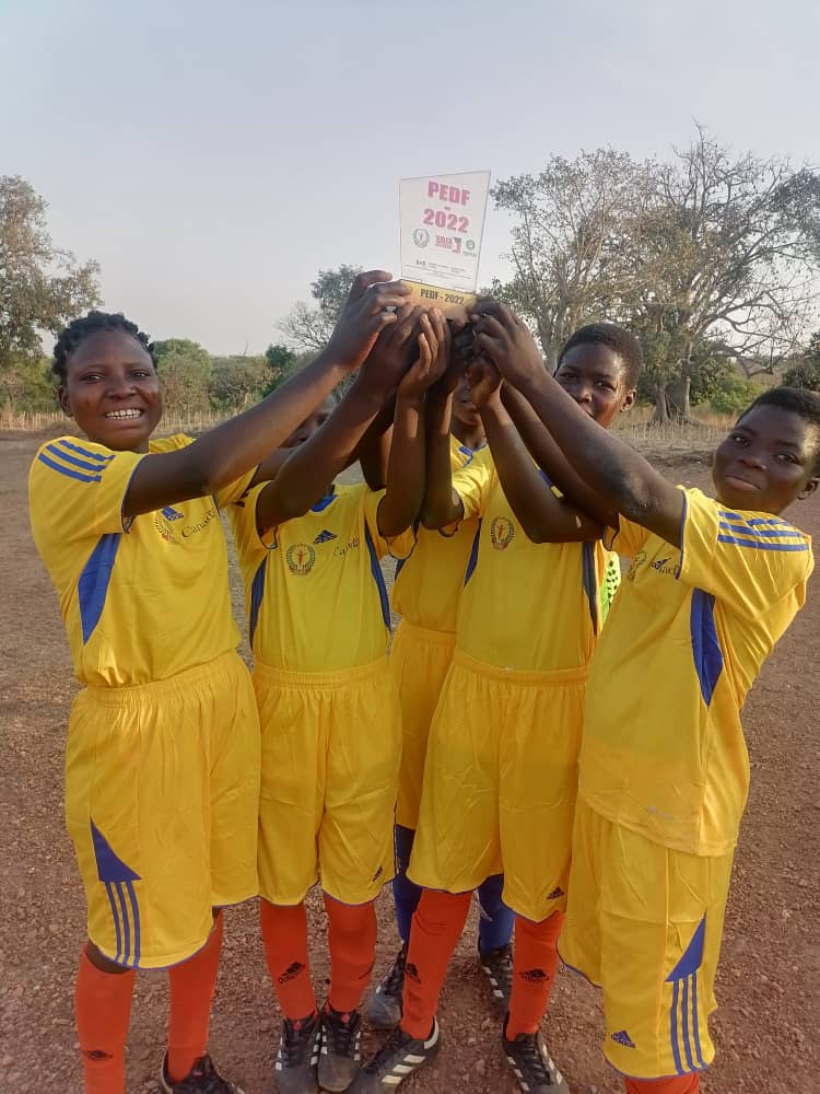 CEDIF_ONG's tweet photo. PROJET PEDF A BOUKOMBE
Koussoucoingou a accueilli le 1er février 2023 la finale de la compétition de football organisée par CEDIF-ONG à l’endroit des filles visant à sensibiliser le public au respect des droits des filles
#DevCanada
#VLF299
#OxfamAuBenin
#womenrights
#Wasexo https://t.co/BNeOH77Z4b