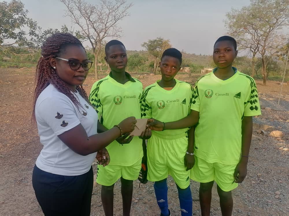 CEDIF_ONG's tweet photo. PROJET PEDF A BOUKOMBE
Koussoucoingou a accueilli le 1er février 2023 la finale de la compétition de football organisée par CEDIF-ONG à l’endroit des filles visant à sensibiliser le public au respect des droits des filles
#DevCanada
#VLF299
#OxfamAuBenin
#womenrights
#Wasexo https://t.co/BNeOH77Z4b