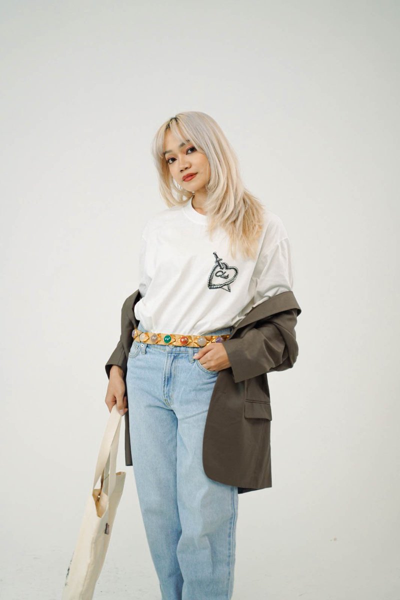 reality_club's tweet image. Reality Club: Lovestruck Collection is OUT NOW! 💘🆕

We got Broken White &amp;amp; Pink Salem Shirts 👕! We got Totebags 👜! We also got Collectible Enamel Pins too 🥰📍 Get yours while it's still available!!

Click on the link in our bio to pre-order NOW! 🔼