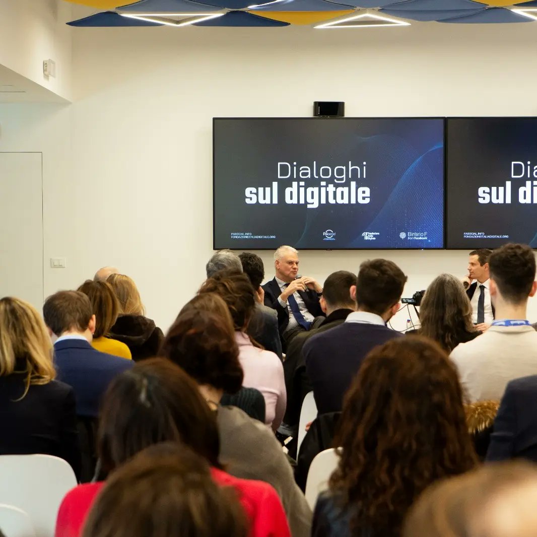 Paolo_Zangrillo's tweet photo. Dalle difficoltà nascono spesso grandi opportunità. Ed è quello che è accaduto in pandemia con la trasformazione digitale. Abbiamo spinto l'acceleratore sull'#innovazione, toccando con mano le grandi potenzialità che offre. 
#DialoghiSulDigitale #BinarioF #PASocial https://t.co/RrEJYZWQEC