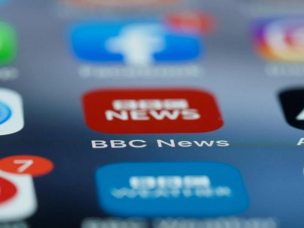 ani_digital's tweet photo. Income Tax survey in BBC office to probe "non-compliance with Transfer Pricing rules, diversion of profits"
Read @ANI Story | https://t.co/rg704llnCP
#IncomeTax #BBC #IndiaBBC #Survey https://t.co/LAmiZPeTYc