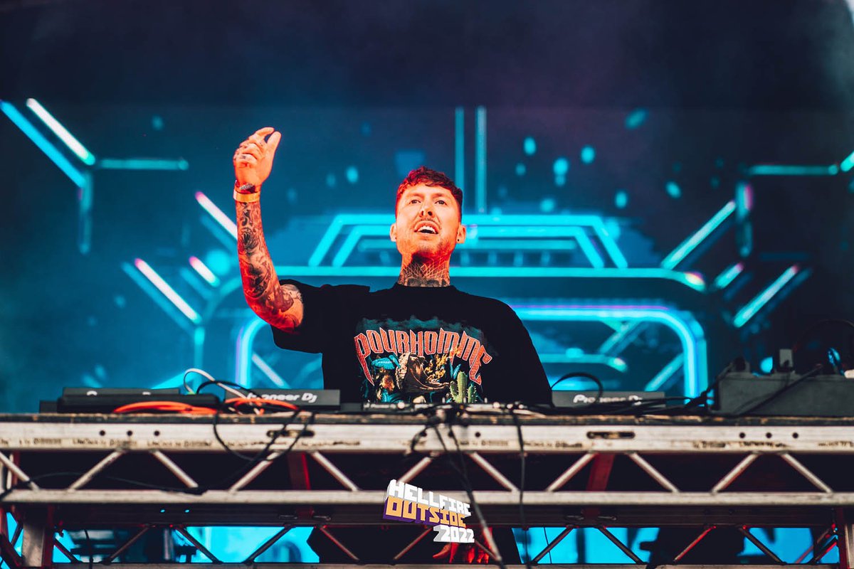 HardGenMusic's tweet photo. Bringing the Energy to Hellfire Outside we had @bennicky 🔥

He's back for our next event Hellfire x Hard Generation at @O2VicWarehouse  

Tickets are selling extremely fast, get yours at https://t.co/XC6arraavZ 🎟️ https://t.co/xEHZJql86L