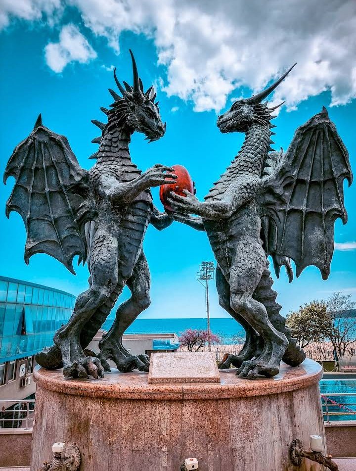 RogonUsaryis's tweet photo. Happy Valentines day. Yes. im aware most of us are alone. I am as well. Most of us are. But maybe this derg statue will lift ya spirits... (yes its real, its on my bucket list to visit one day c: ) https://t.co/LhfhCj8sTM