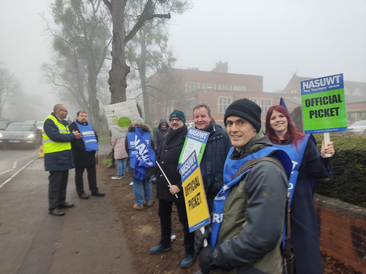 Pleased to support my former colleagues <a href="/KHVIIISchool/">King Henry VIII Senior School</a>, <a href="/KHVIIIJunior/">King Henry VIII Junior School</a> and <a href="/BablakeSchool/">Bablake</a> taking official NASUWT strike action today and tomorrow.

Tiny the turtle has done the maths. For more info please see the <a href="/NASUWT/">NASUWT</a> statement. ⬇️
nasuwt.org.uk/article-listin…
